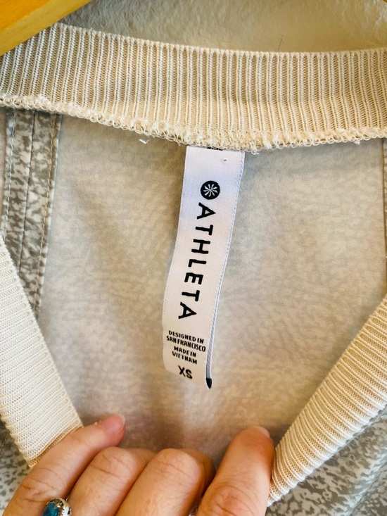 Athleta Zephyr Refined Tank Snakeskin Print Small Viper Reptile Cream - Picture 5 of 6